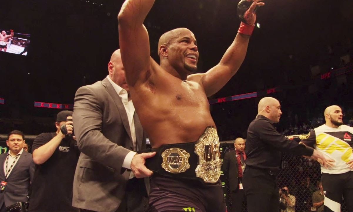 Zobacz jak Daniel Cormier bronił pasa w walce z Gustafssonem na UFC 192