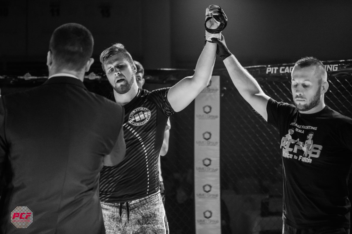 Łukasz Brzeski z trzecim zawodowym zwycięstwem podczas PCF 16 na Słowacji | MMA ROCKS1200 x 800