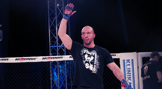 Bartosz Fabiński zwyciężył w walce wieczoru Areny MMA