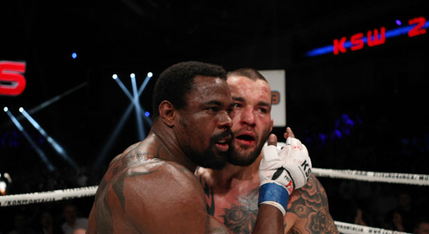 Michał Materla broni pasa KSW w kategorii średniej