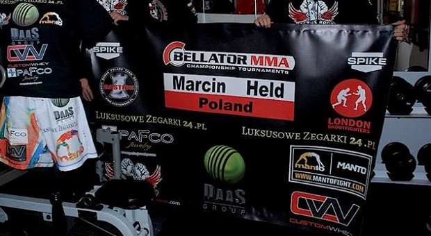 Banner Marcina Helda przed Bellatorem 113