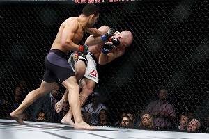 Zobacz jak Rafel dos Anjos zdemolował Donalda Cerrone podczas UFC on FOX 17 (wideo)
