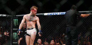 Zobacz, jak McGregor nokautuje Mendesa i zdobywa tymczasowy pas mistrza UFC