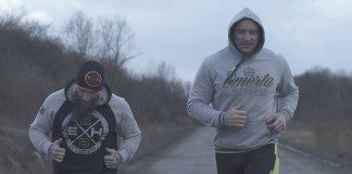 „MMA jest ciężkim kawałkiem chleba” – Tyberiusz Kowalczyk o treningach i „Pudzianie”