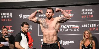 Ryan Bader nokautuje Ilira Latifiego okrutnym kolanem!