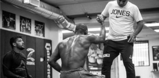 Trener Cormiera porównuje sytuację Jona Jonesa do sytuacji Lance’a Armstronga