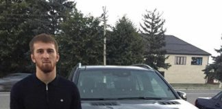 Mukhamed Berkhamov i Mukhomad Vakhaev z nowymi Mercedesami po wygranych na ACB 67
