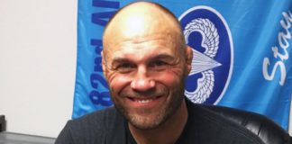 „Ma wszystko co niezbędne, aby pokonać Lesnara” – Randy Couture o Jonie Jonesie