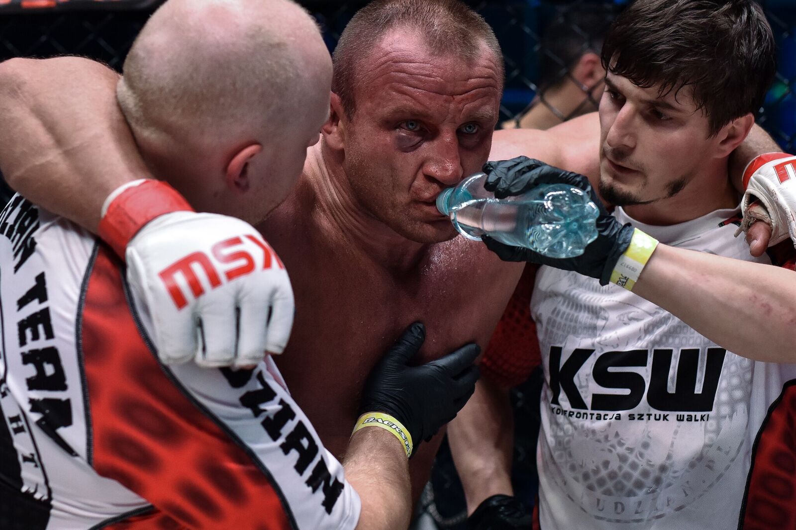 Pudzian poturbowany po walce z Silvą na KSW 40 w Dublinie (WIDEO) | MMA ROCKS1600 x 1066