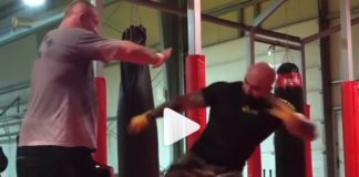 „Pudzian” szkoli Akopa Szostaka z niskich kopnięć (WIDEO)