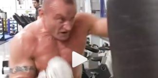 Mariusz Pudzianowski pokazuje szybkość i „nokautuje” worek treningowy