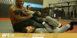 UFC 226 Embedded: Duet z „Zabójczej broni” – wersja UFC