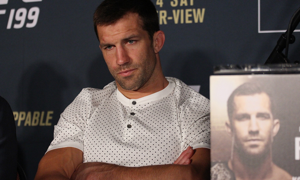 Luke Rockhold: Jones pokazał, że Anthony Smith to łatwizna 