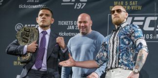 Conor McGregor kpi z Rafaela dos Anjosa po gali UFC w Rochester