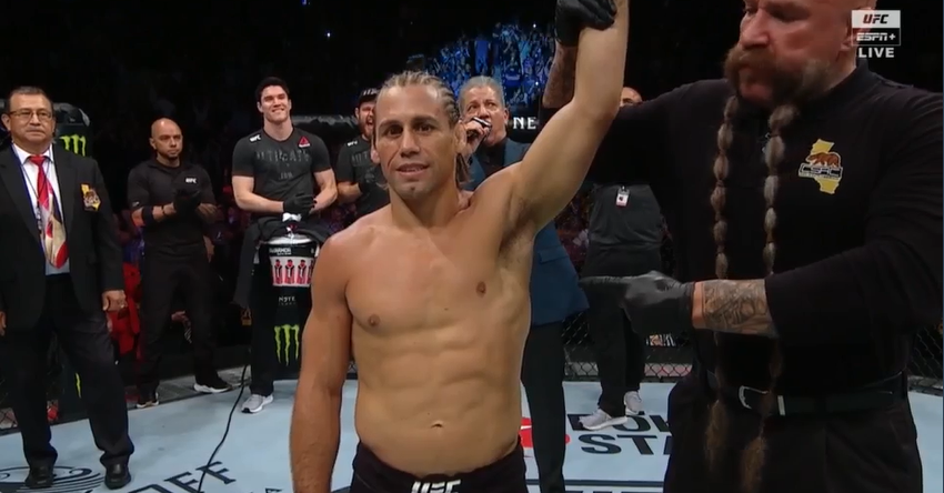 WIDEO: Urijah Faber znokautował Ricky'ego Simona!