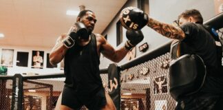 Były mistrz UFC nawołuje do Jonesa. „Przestań pisać, zacznij walczyć!”