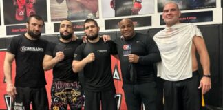 „Stara szkoła zapasów” – Khabib Nurmagomedov na treningu z legendarnymi mistrzami UFC