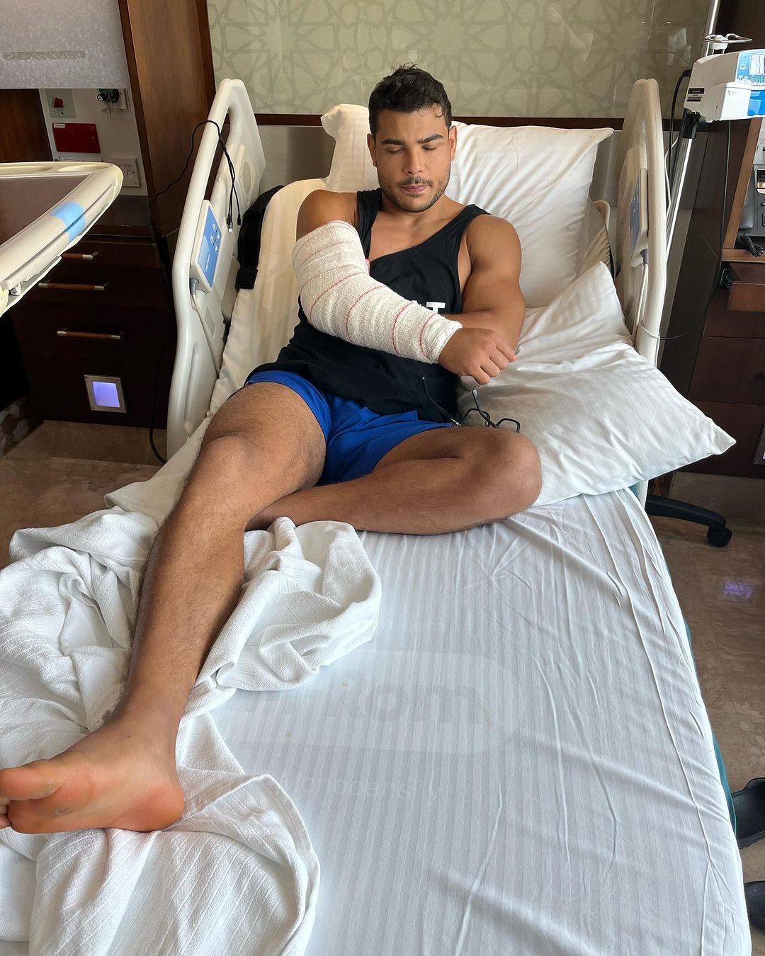 Paulo Costa przejdzie kolejne operacje. 
