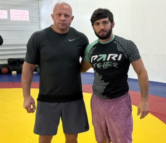 Arman Tsarukyan trenuje z Fedorem Emelianenko przed UFC 300