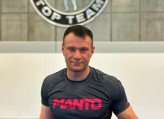 Arkadiusz Wrzosek na macie American Top Team