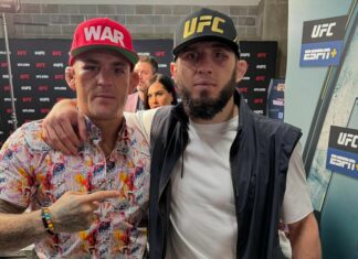 Islam Makhachev wskazuje zwycięzcę pojedynku Dustina Poiriera z Maxem Hollowayem na UFC 318