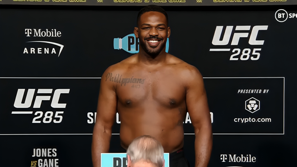 „Nie wiem czy można…” Jon Jones krótko odpowiada fanom, którzy nazywają go „tchórzem”