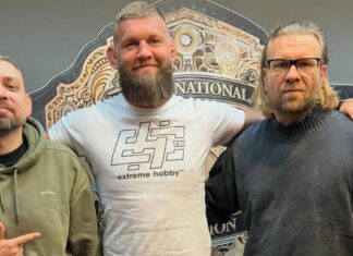 „Przyszłość jest zawsze konsekwencją kompromisu”. Kuberski na spotkaniu z KSW
