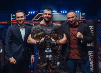 Szymon Kołecki mistrzem wagi ciężkiej! 44-latek poddał Stuarta Austina po niesamowitej walce!