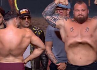 Eddie Hall i Tommy Fury zaczęli porównywać mięśnie na spotkaniu twarzą w twarz przed sobotnią walką (WIDEO)